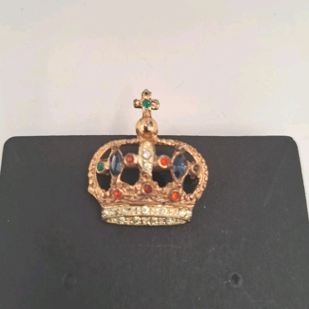 Vintage Gold Tone King Crown Green Red Blue Rhinestone Brooch Pin